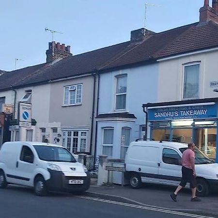 Priestfield House Medway Bed and Breakfast Gillingham  Εξωτερικό φωτογραφία