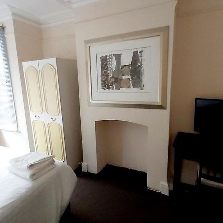 Priestfield House Medway Bed and Breakfast Gillingham  Εξωτερικό φωτογραφία