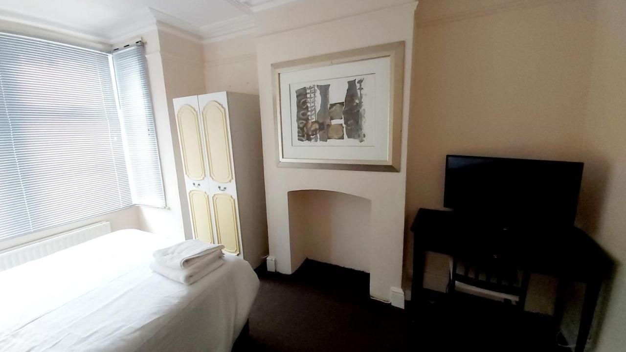 Priestfield House Medway Bed and Breakfast Gillingham  Εξωτερικό φωτογραφία